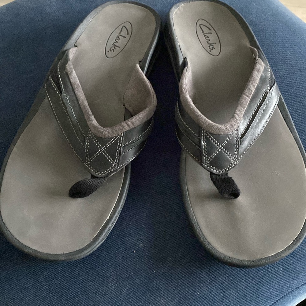 NWOT CLARKS black grey thong sandaka gray flip-flop water beach shoe 11